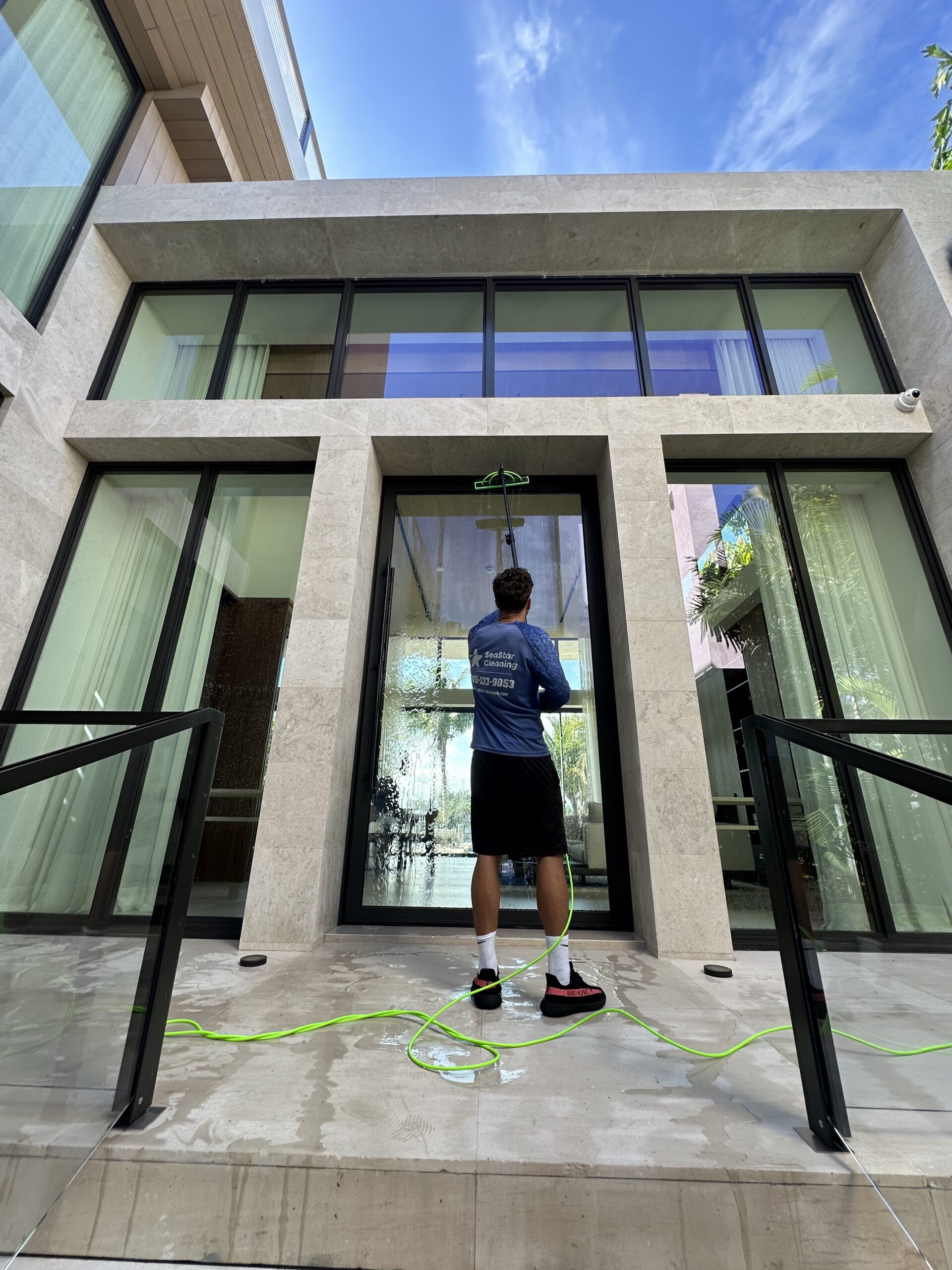 Professional Window Cleaner Near You in Florida